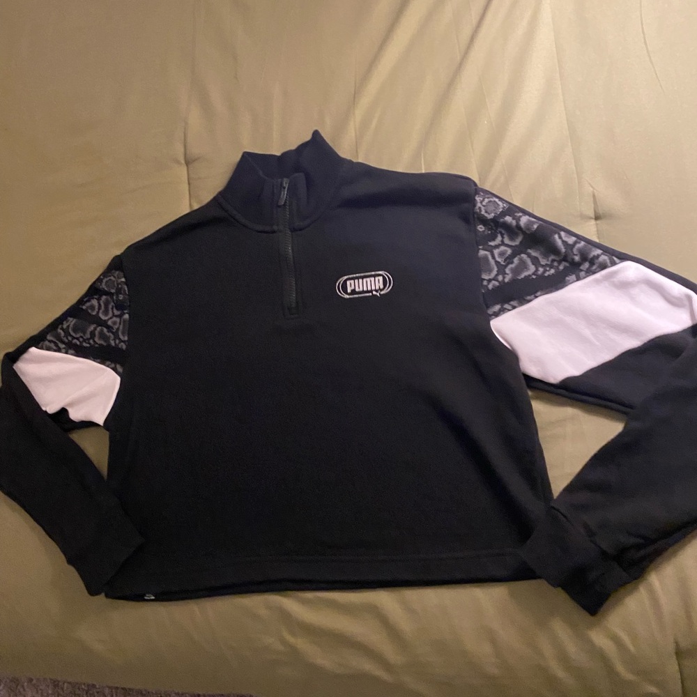 PUMA half zip cropped sweatshirt. Size S. Black.